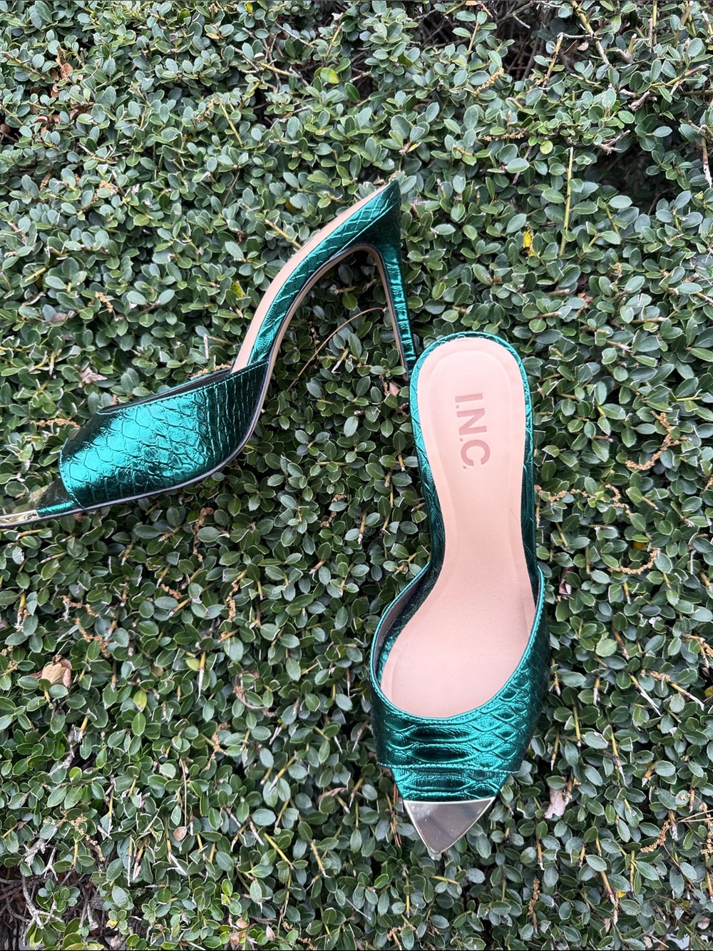 Metallic Emerald Green Heels Sandal with Gold Toe